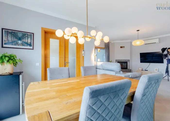 Conforto A Poucos Minutos Da アパート